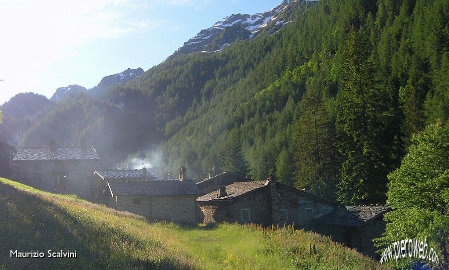 01 Fumano i camini a Pagliari.JPG